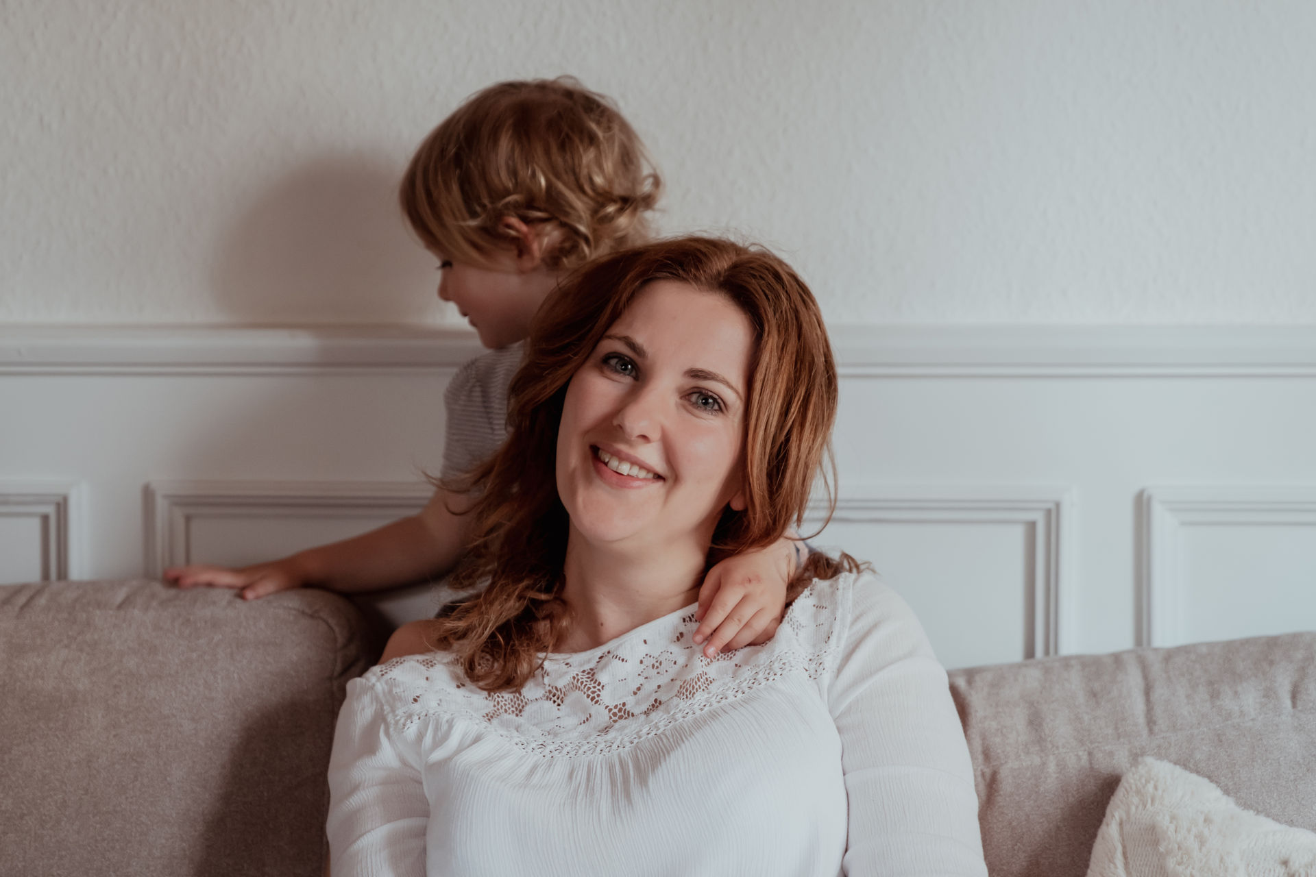 Julia Eigenseer mit ihrer Tochter — warmes, natürliches Portrait